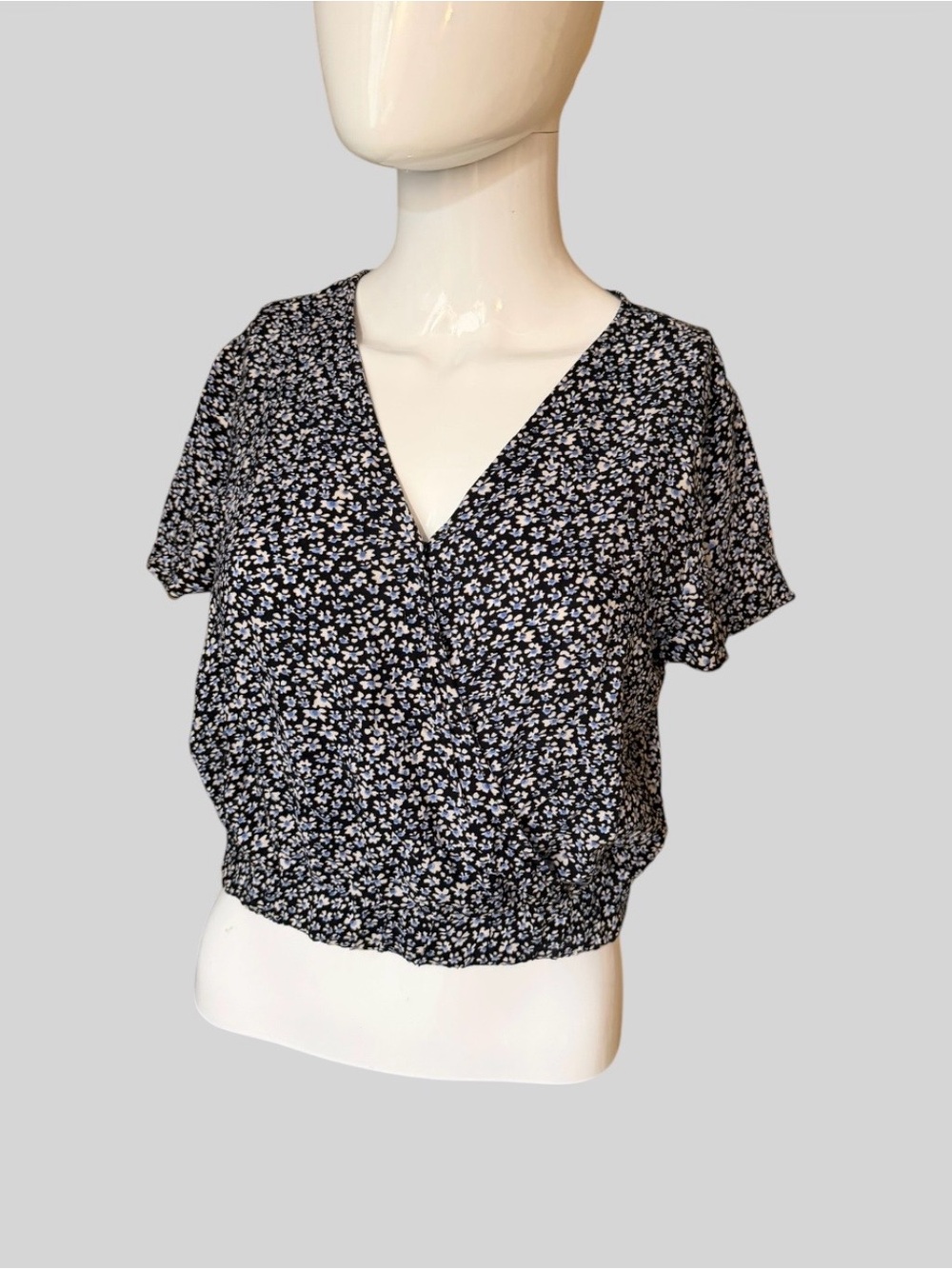 Petite Studio Black & White Ditsy Floral V-Neck Top